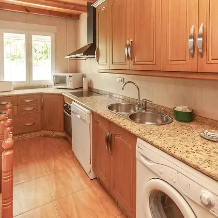 Holiday home Lovely In With Kitchenette Montefrio